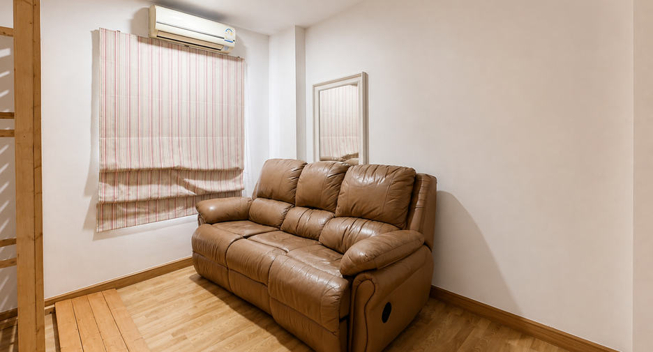 For sale 3 bedrooms townhouse in Wang Thonglang, Bangkok