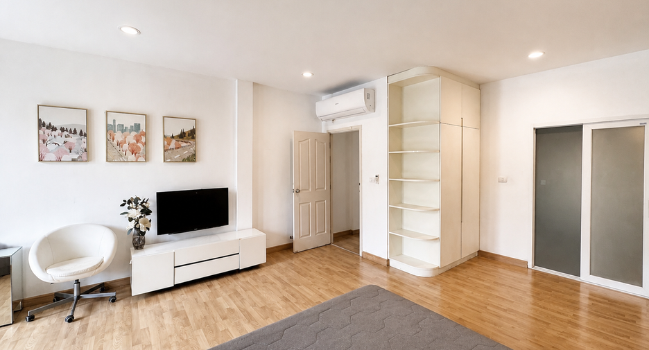 For sale 3 bedrooms townhouse in Wang Thonglang, Bangkok
