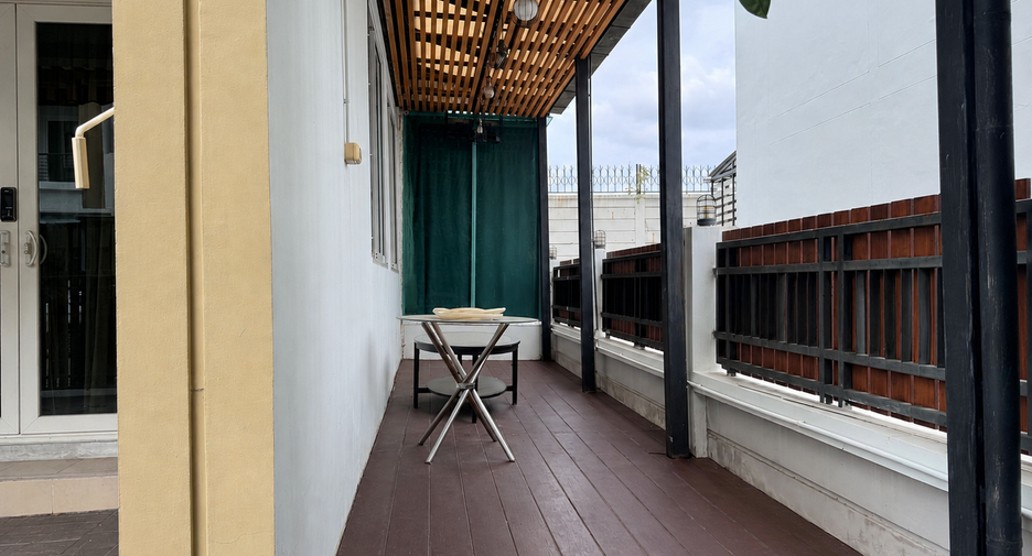 For sale 3 bedrooms townhouse in Wang Thonglang, Bangkok