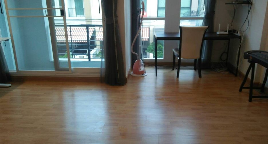 For sale 3 bedrooms townhouse in Wang Thonglang, Bangkok