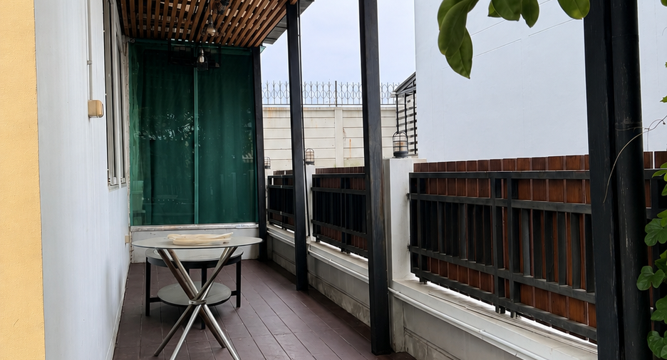 For sale 3 bedrooms townhouse in Wang Thonglang, Bangkok