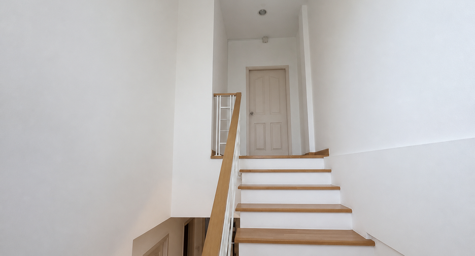 For sale 3 bedrooms townhouse in Wang Thonglang, Bangkok