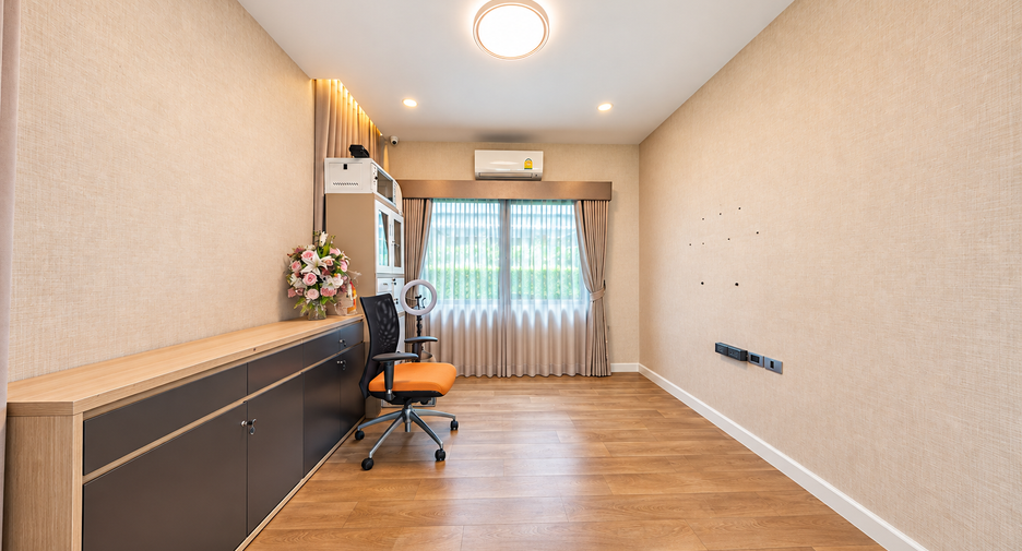 Casa en venta de 5 habitaciones en Sai Mai, Bangkok