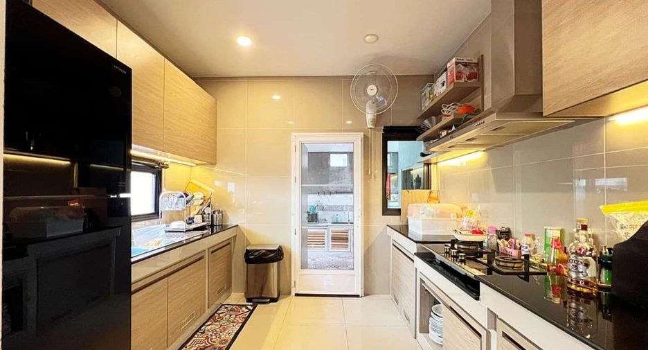 Haus zum Kauf mit 5 Zimmer in Sai Mai, Bangkok