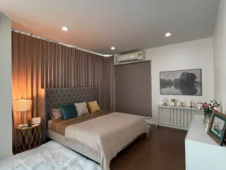 For rent 4 bedrooms house in Bang Kapi, Bangkok