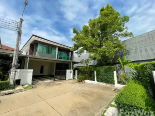 For rent 4 bedrooms house in Bang Kapi, Bangkok