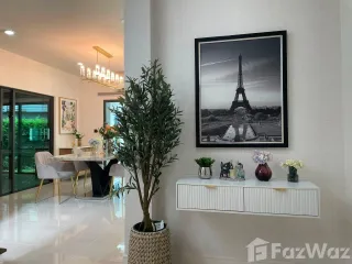 For rent 4 bedrooms house in Bang Kapi, Bangkok