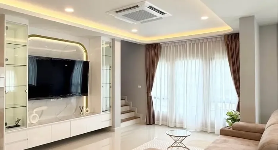 Haus zur Miete mit 4 Zimmer in Bang Phli, Samut Prakan