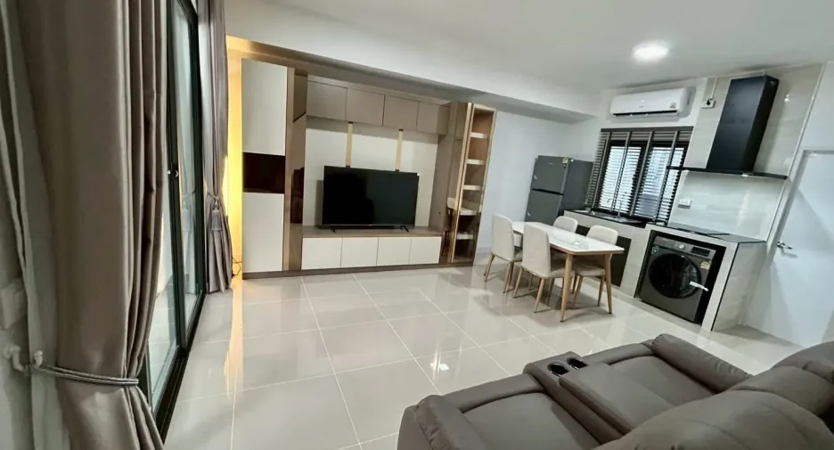 For rent 3 ベッドルーム townhouse in Bang Phli, Samut Prakan