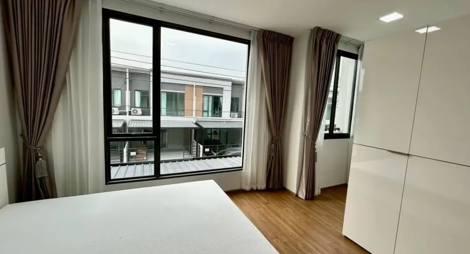For rent 3 ベッドルーム townhouse in Bang Phli, Samut Prakan