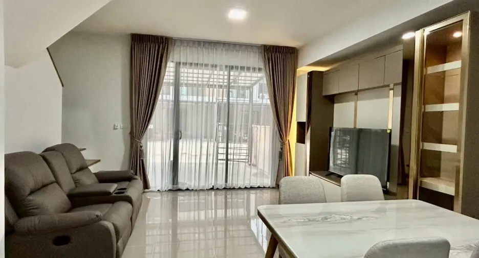 For rent 3 ベッドルーム townhouse in Bang Phli, Samut Prakan