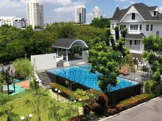 For rent 4 bedrooms house in Bang Na, Bangkok