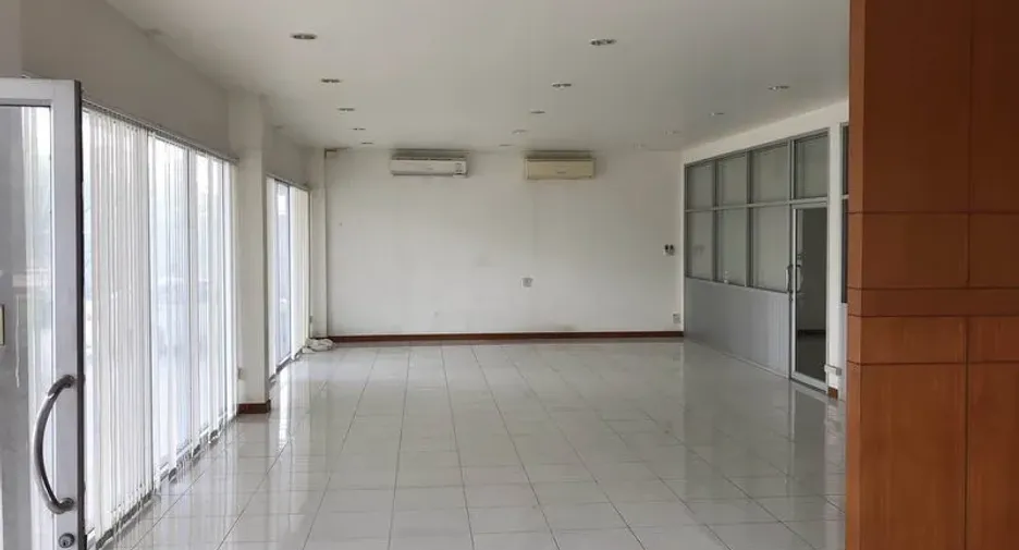 For rent warehouse in Sai Noi, Nonthaburi