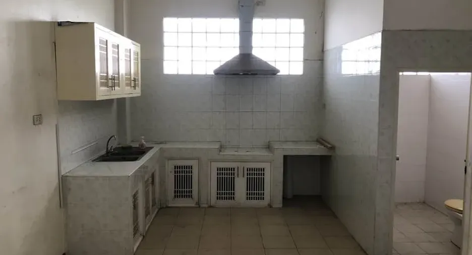 For rent warehouse in Sai Noi, Nonthaburi