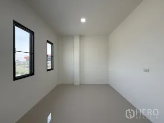 For rent warehouse in Lam Luk Ka, Pathum Thani