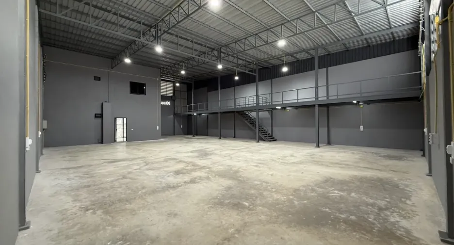 For rent warehouse in Lam Luk Ka, Pathum Thani
