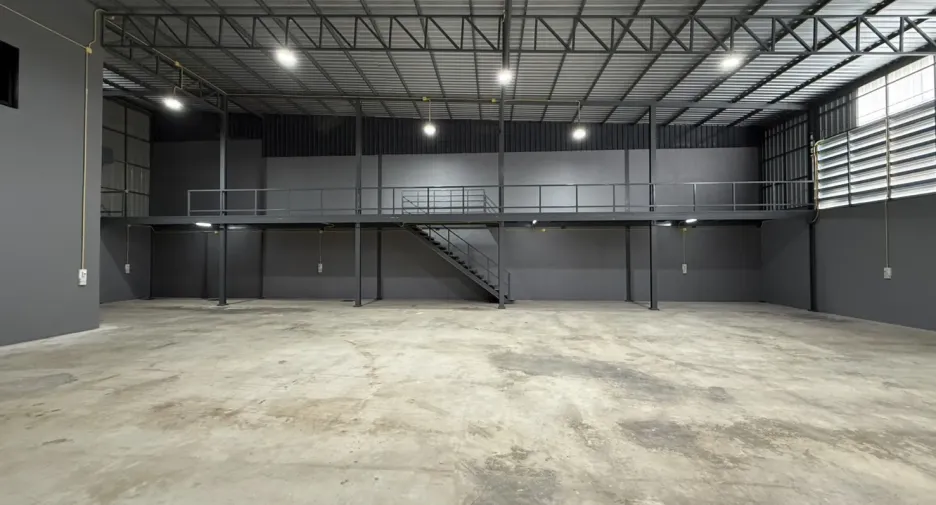 For rent warehouse in Lam Luk Ka, Pathum Thani