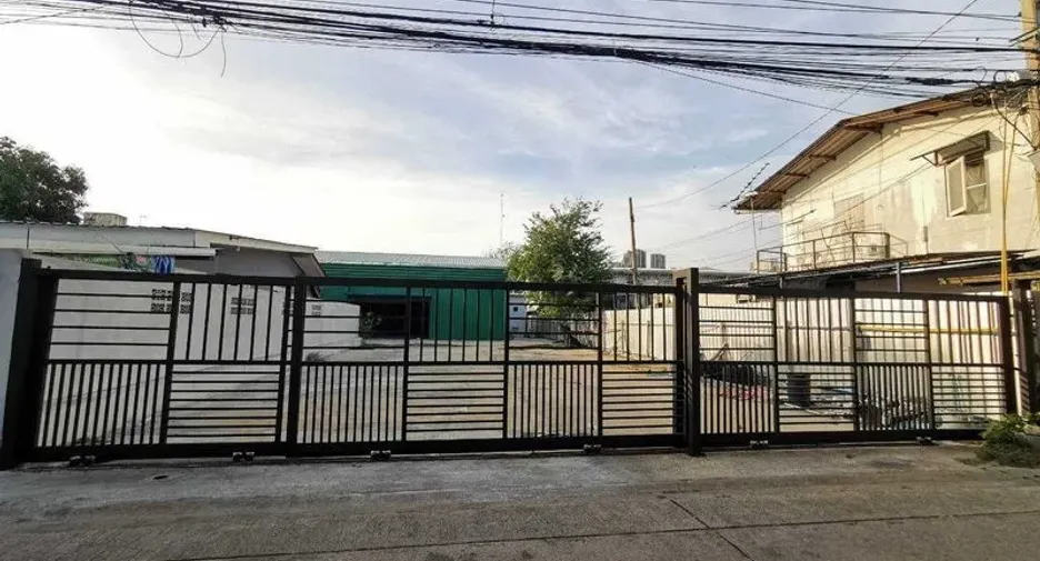 À louer entrepôt à Bang Na, Bangkok