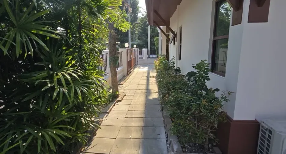 For rent 4 bedrooms villa in Hua Hin, Prachuap Khiri Khan