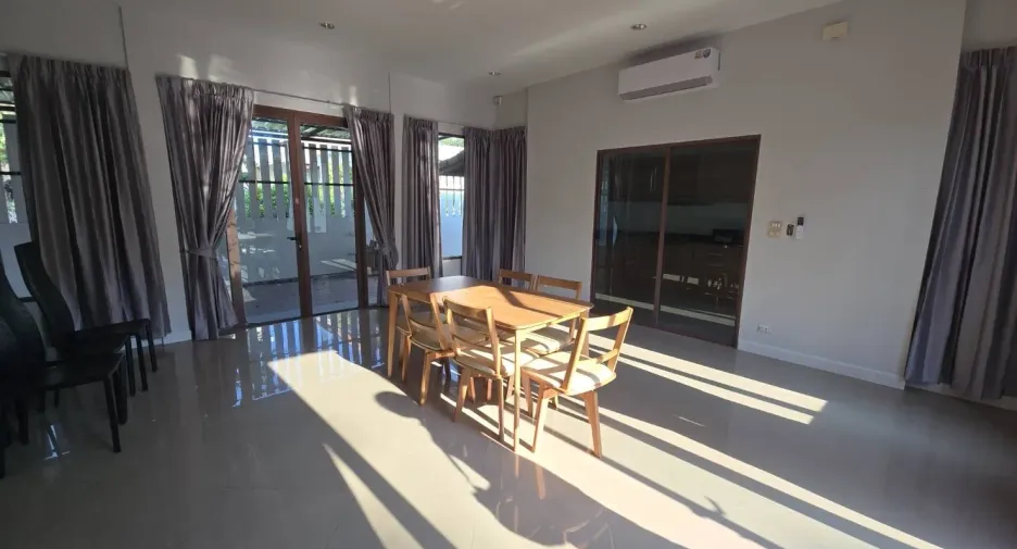 For rent 4 bedrooms villa in Hua Hin, Prachuap Khiri Khan