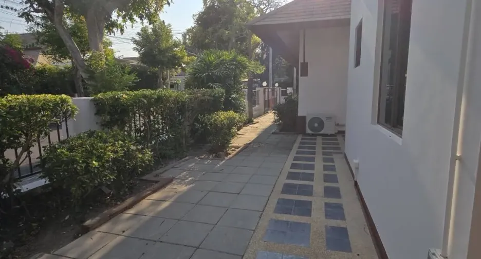 For rent 4 bedrooms villa in Hua Hin, Prachuap Khiri Khan