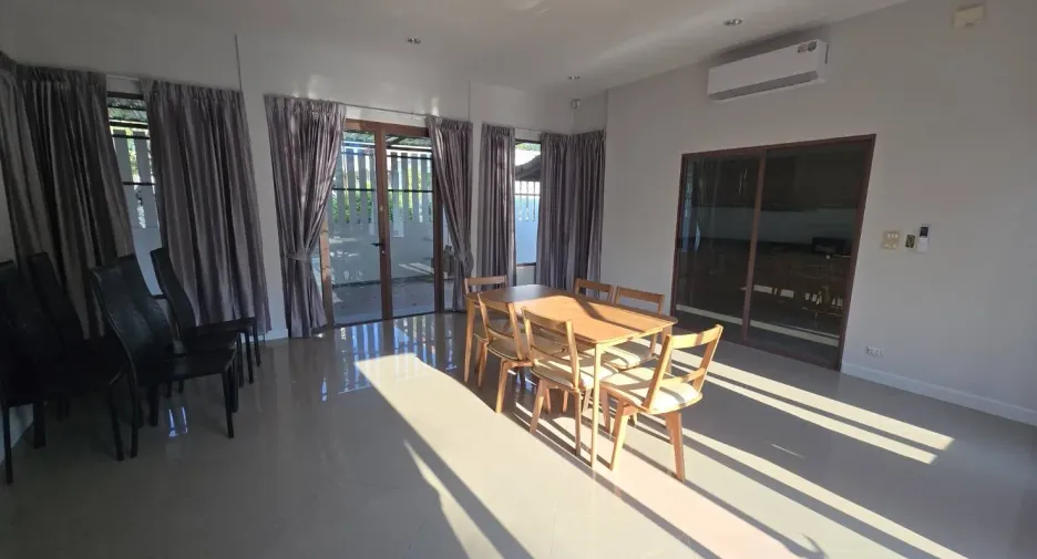 For rent 4 bedrooms villa in Hua Hin, Prachuap Khiri Khan
