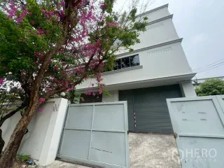 À louer entrepôt à Phra Khanong, Bangkok