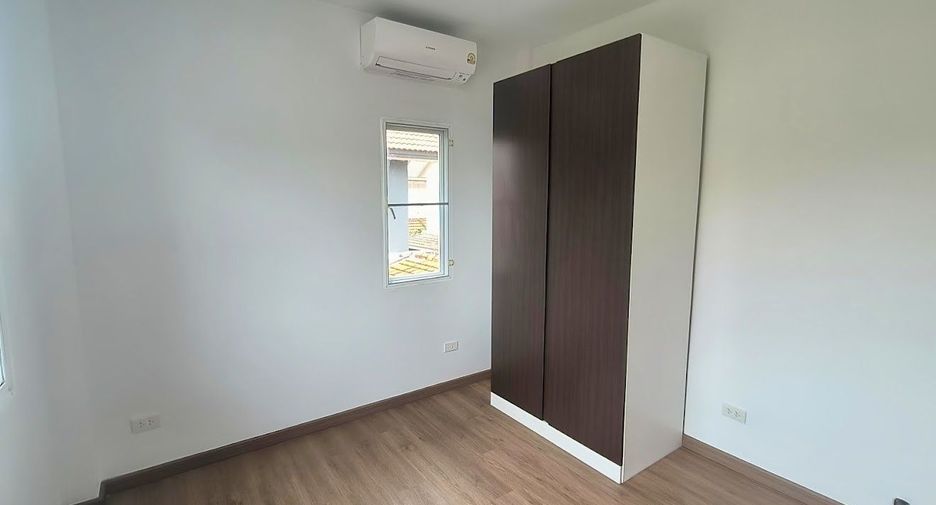 For rent and for sale 4 bedrooms house in Lat Krabang, Bangkok