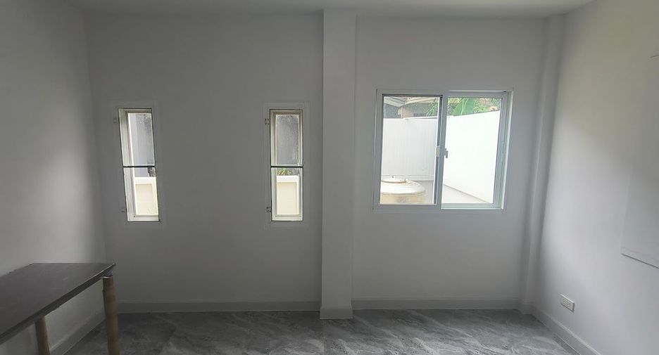 For rent and for sale 4 bedrooms house in Lat Krabang, Bangkok