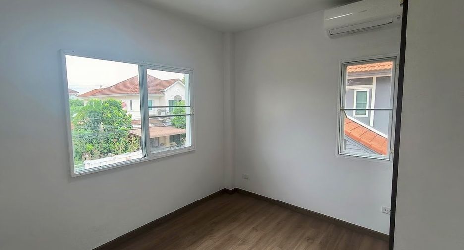 For rent and for sale 4 bedrooms house in Lat Krabang, Bangkok
