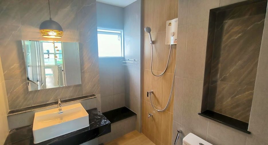 For rent and for sale 4 bedrooms house in Lat Krabang, Bangkok