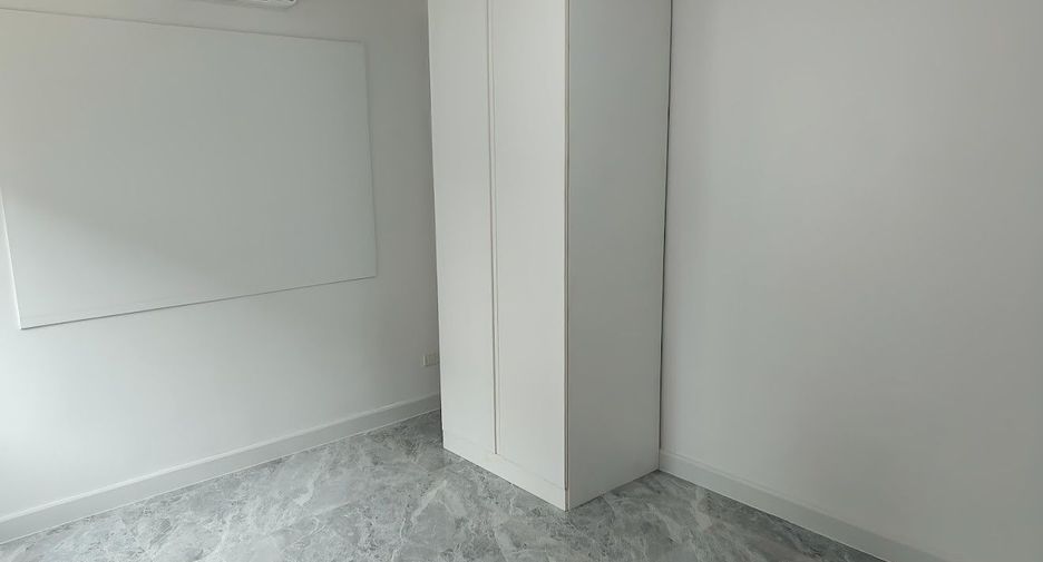 For rent and for sale 4 bedrooms house in Lat Krabang, Bangkok