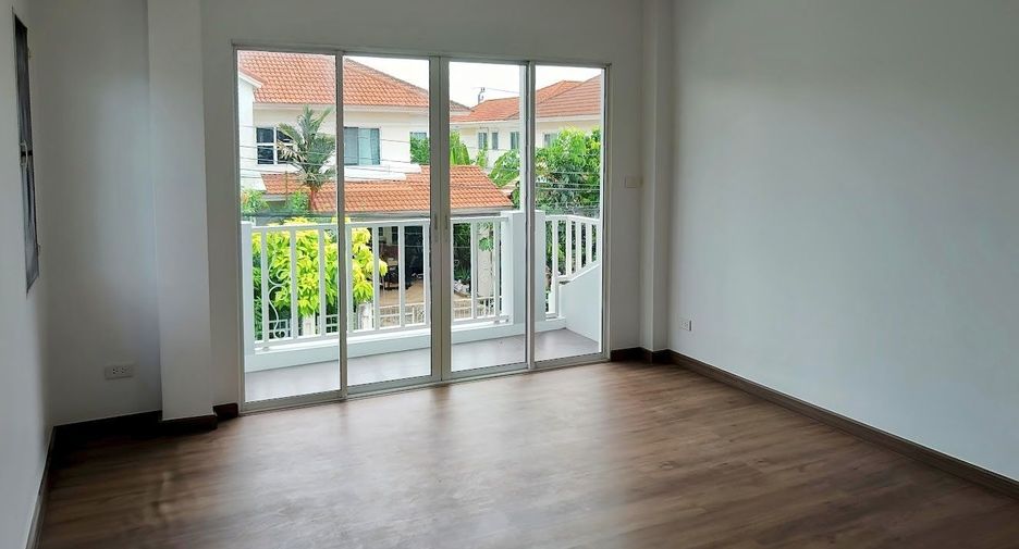 For rent and for sale 4 bedrooms house in Lat Krabang, Bangkok