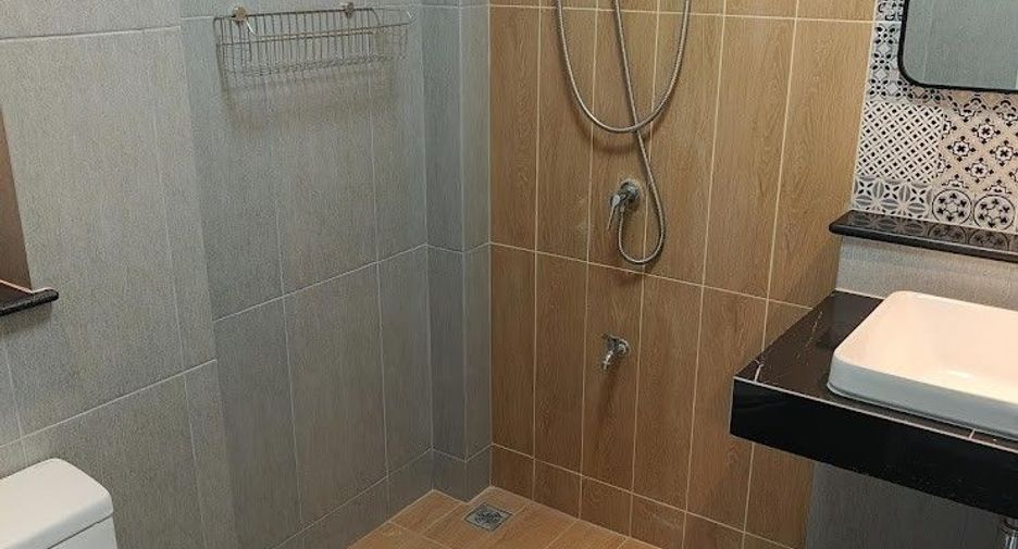 For rent and for sale 4 bedrooms house in Lat Krabang, Bangkok