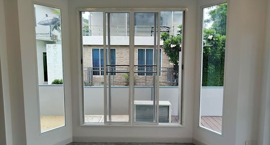 For rent and for sale 4 bedrooms house in Lat Krabang, Bangkok