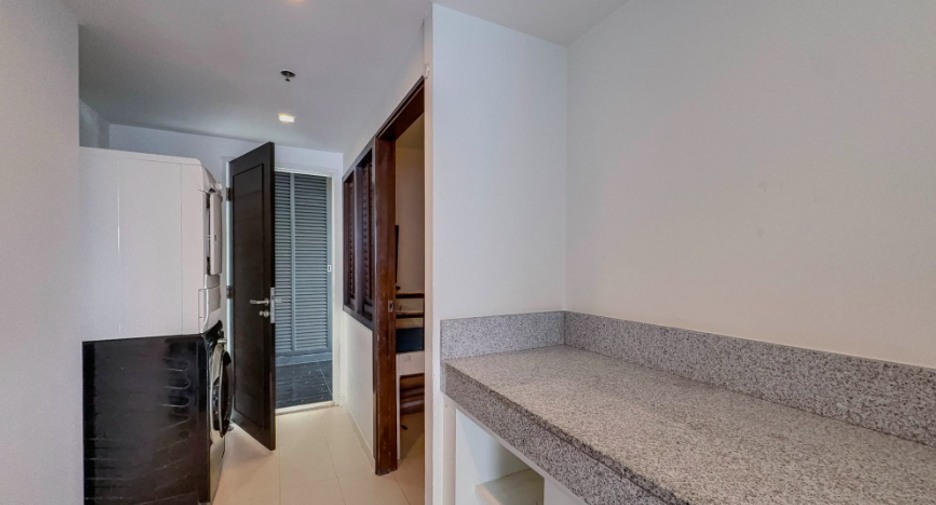 For sale 3 bedrooms condo in Watthana, Bangkok