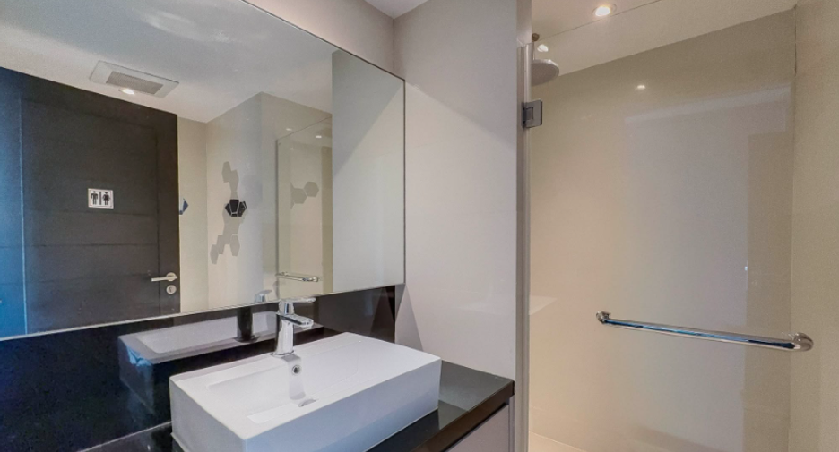 For sale 3 bedrooms condo in Watthana, Bangkok