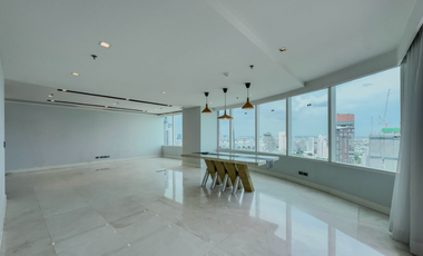 For sale 3 bedrooms condo in Watthana, Bangkok