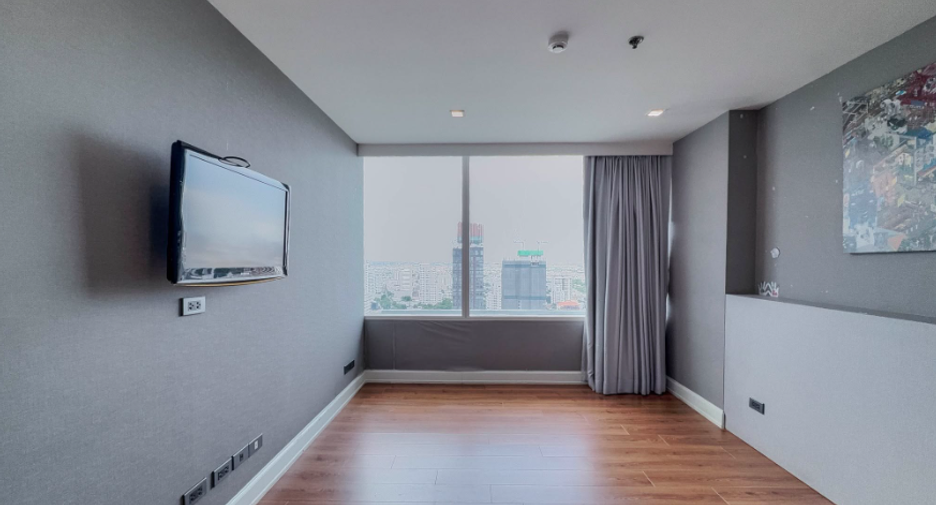 For sale 3 bedrooms condo in Watthana, Bangkok