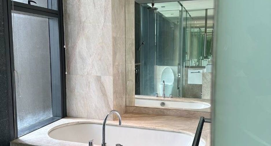 For sale 3 ベッドルーム condo in Sathon, Bangkok