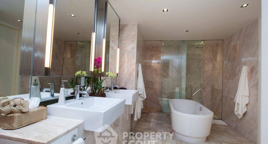 For rent そして for sale 4 ベッドルーム condo in Sathon, Bangkok