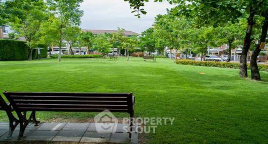 For sale 3 bedrooms townhouse in Prawet, Bangkok