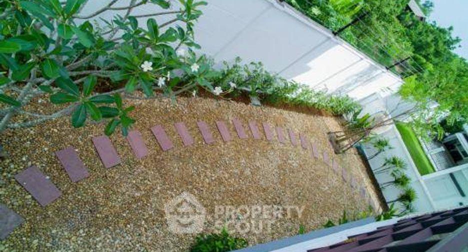 For sale 3 bedrooms townhouse in Prawet, Bangkok