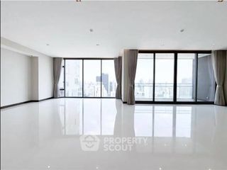 For sale 4 bedrooms condo in Khlong Toei, Bangkok