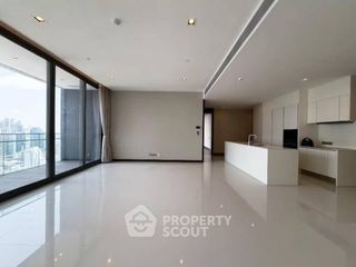 For sale 4 bedrooms condo in Khlong Toei, Bangkok