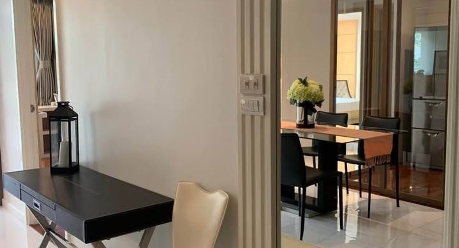 For rent 3 bedrooms condo in Khlong Toei, Bangkok