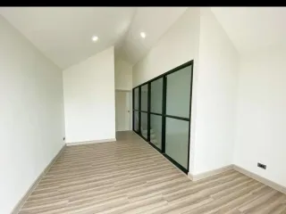 For rent 3 bedrooms house in Phra Khanong, Bangkok
