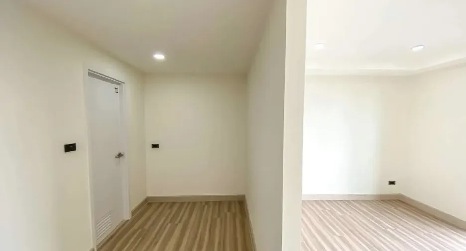 For rent 3 bedrooms house in Phra Khanong, Bangkok