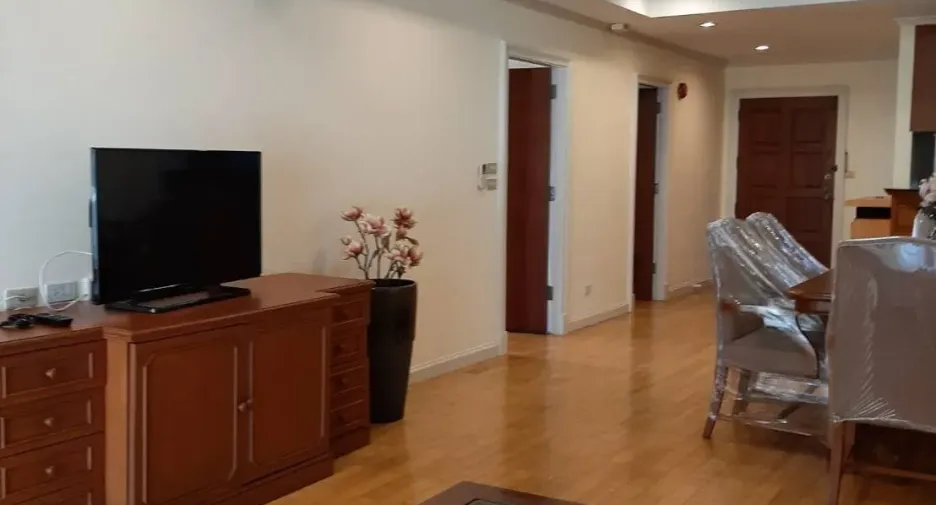 For rent 3 bedrooms apartment in Khlong Toei, Bangkok