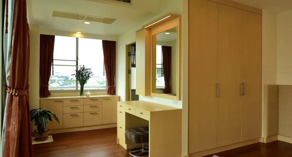 Apartamento en alquiler de 3 habitaciones en Khlong Toei, Bangkok